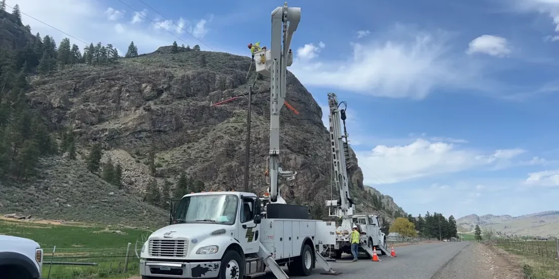 olympic electric truck helping okanogan county pud with power pole installation