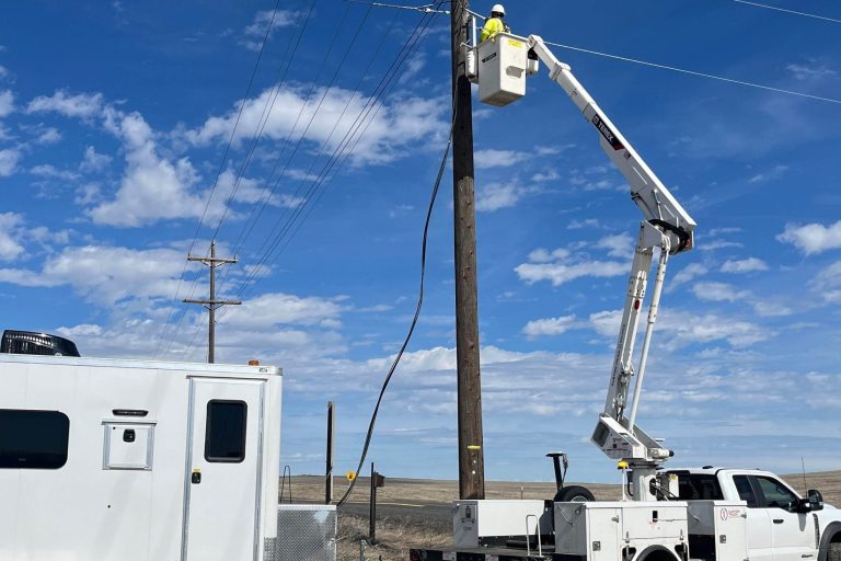 Douglas County PUD Fiber Splicing. High Voltageq